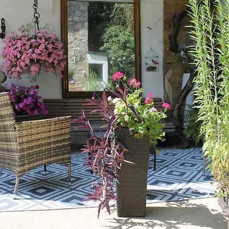 Apartment Malou, Cuisine, Salle D'eau, Terrasse Amenagee Olliergues