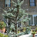 Avec Terrasse Amenagee Et Vue Riviere - Livradois-forez Olliergues