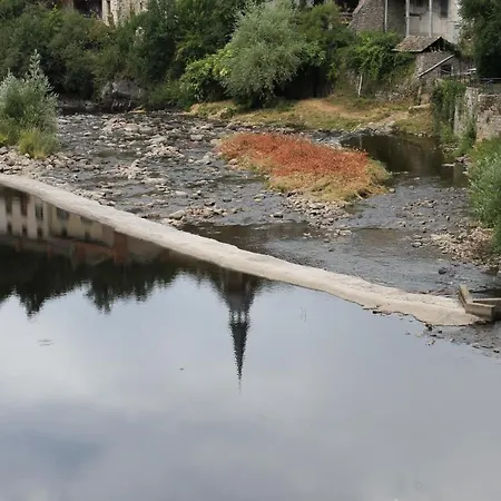 Malou, Cuisine, Salle D'eau, Terrasse Amenagée Appartement Olliergues