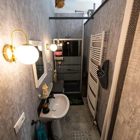 Malou, Cuisine, Salle D'eau, Terrasse Amenagee *