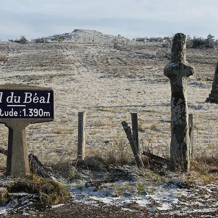 Malou, Cuisine, Salle D'eau, Terrasse Amenagée * Olliergues