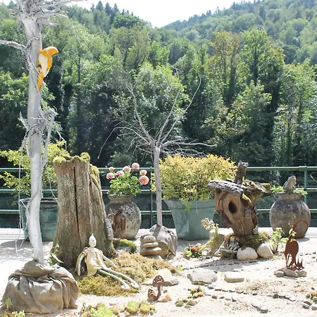 Malou, Cuisine, Salle D'eau, Terrasse Amenagee Lägenhet Olliergues