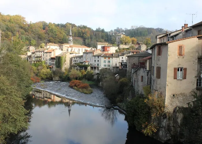 Malou, Cuisine, Salle D'eau, Terrasse Amenagee * Olliergues