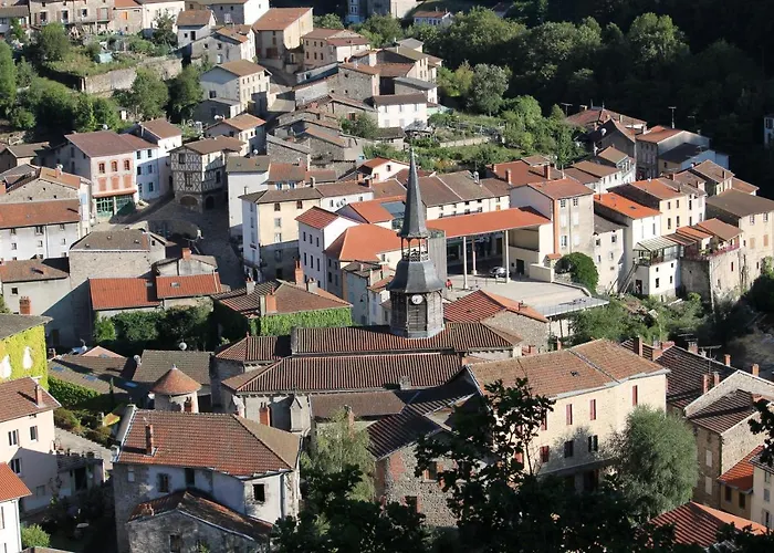 Apartment Malou, Cuisine, Salle D'eau, Terrasse Amenagee Olliergues