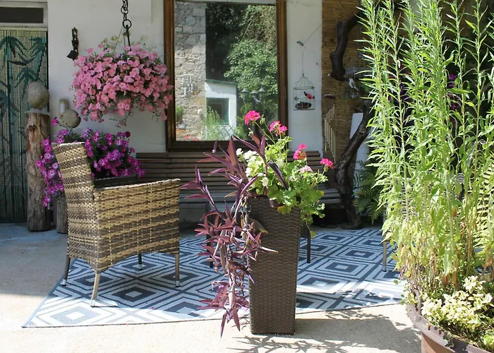 Apartment Malou, Cuisine, Salle D'eau, Terrasse Amenagee Olliergues