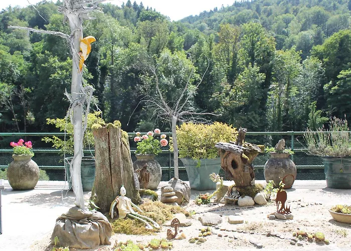 Malou, Cuisine, Salle D'eau, Terrasse Amenagee Apartment Olliergues